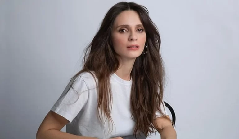 ÜNLÜ OYUNCU ZEYNEP MERİÇ ARAL KESKİN GÖZALTINDA: BEBEĞİ İÇİN SÜT POMPASI İSTEDİ