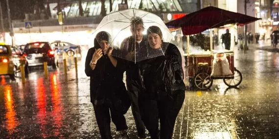 İstanbul’da 5 Gün Boyunca Etkili Olacak Sağanak Yağış Uyarısı: AKOM’dan Kritik Uyarılar