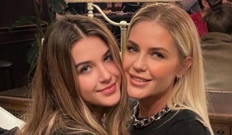 Emine Ün 48. Yaşını Kızıyla Kutladı