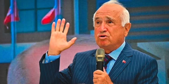Cemil Çiçek’ten Dikkat Çeken Cumhuriyet ve Demokrasi Vurgusu