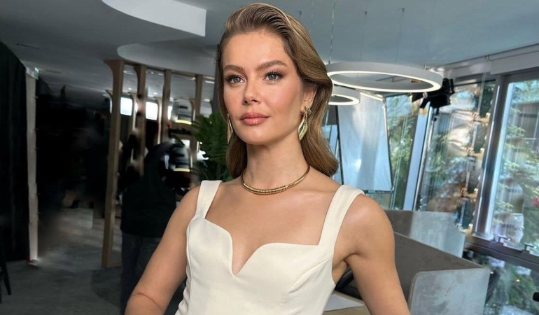 Burcu Biricik Kızı Luna ile Etiler’de Görüntülendi: Minik Luna’nın Güzelliği Hayran Bıraktı