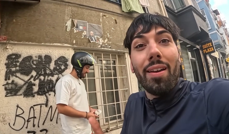 İstanbul’da İspanyol Youtuber Javier Ros Del Valle’ye  Saldırı