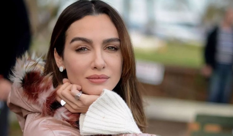 ÜNLÜ OYUNCU BİRCE AKALAY YIKILDI!