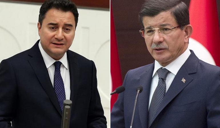 AK Parti’de Babacan ve Davutoğlu Gerginliği! Parti İçinde “Gidenler Ödüllendiriliyor” Tepkisi Büyüyor