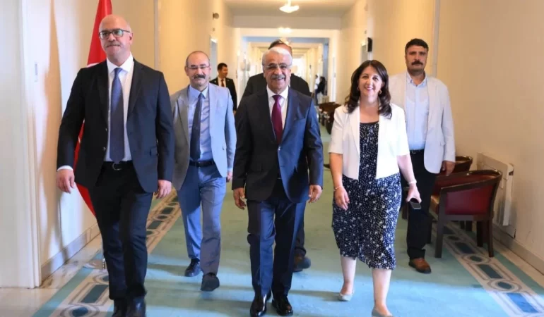 DEM Parti Heyeti İmralı Ziyaretini Sürdürüyor