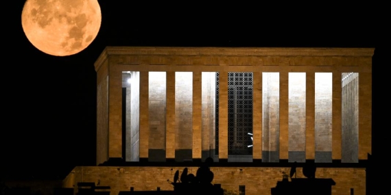 DOLUNAYIN IŞIĞINDA ANITKABİR: GÖRSEL ZİYAFET!