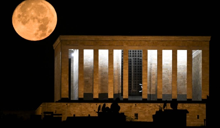 DOLUNAYIN IŞIĞINDA ANITKABİR: GÖRSEL ZİYAFET!