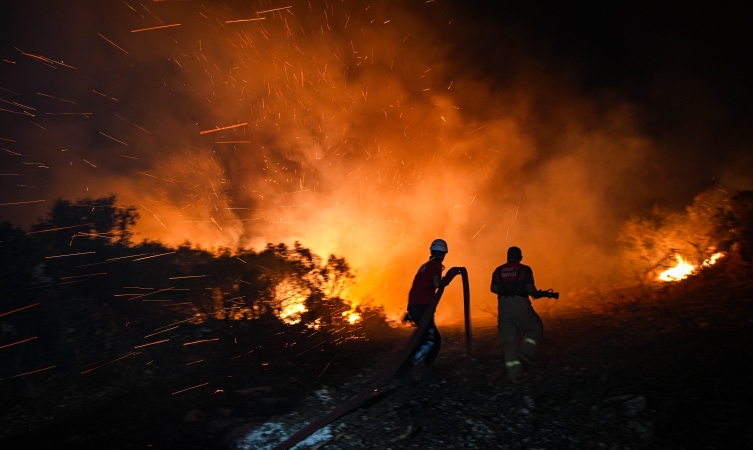 BUCA’DA ORMAN YANGINI KONTROL ALTINDA
