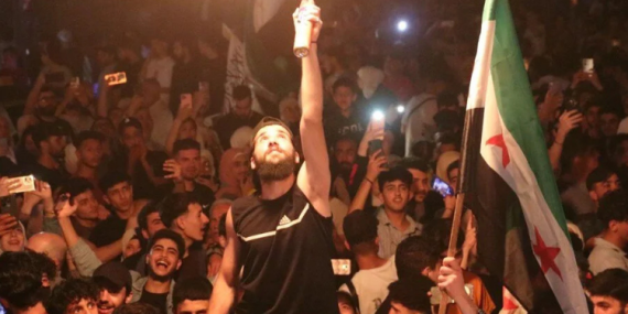 ABD’NİN YAPTIRIMLARI KALDIRMA KARARI SONRASI SURİYE’DE KUTLAMA HAVALETI