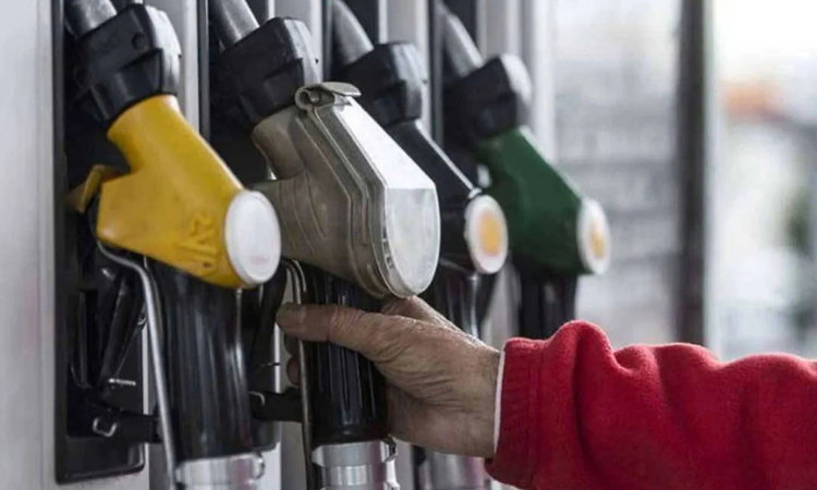 Benzin ve Motorine Bir Zam Daha: