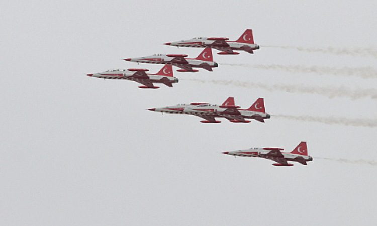 TÜRK YILDIZLARI SAMSUN SEMALARINDA AY-YILDIZ ÇİZDİ!