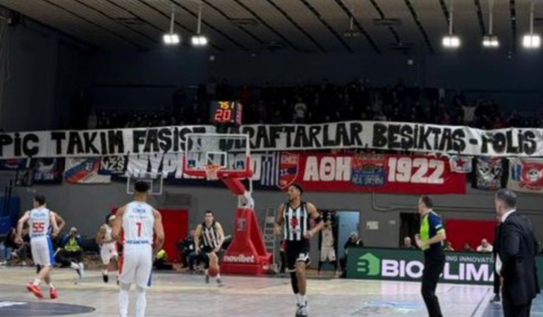 Yunan Tribünlerinden Provokasyon: Beşiktaş ve Türk Polisine Hakaret