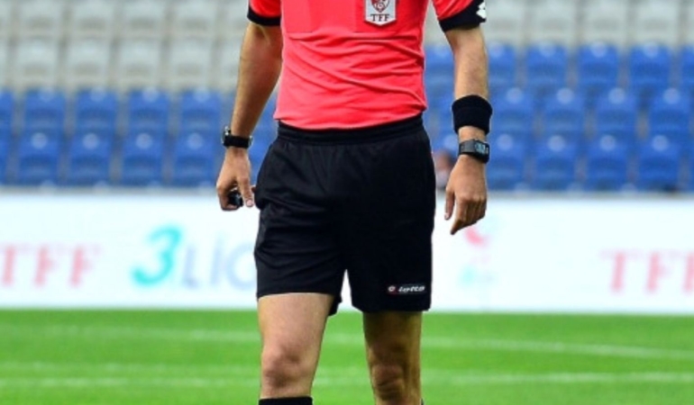 Süper Lig’in Kritik Maçı İçin Hakem Belli Oldu: Trabzonspor – Beşiktaş Derbisi Ali Şansalan’ın Yönetiminde