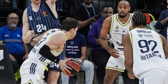 EuroLeague Türk Derbisinde Fenerbahçe, Anadolu Efes’i 79-69 Mağlup Etti: Kritik Galibiyet Deplasmanda Geldi