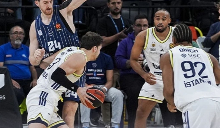 EuroLeague Türk Derbisinde Fenerbahçe, Anadolu Efes’i 79-69 Mağlup Etti: Kritik Galibiyet Deplasmanda Geldi