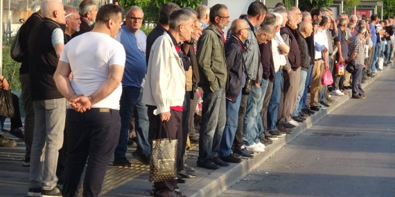 İZMİR’DE 23 BİN İŞÇİ GREVE ÇIKTI