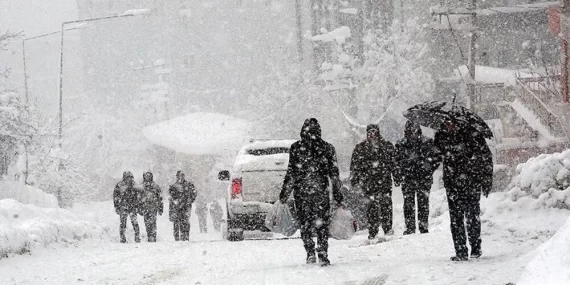 İstanbul’a Kar Uyarısı: Yeni Haftada Soğuk Hava ve Buzlanma Riskine Dikkat!