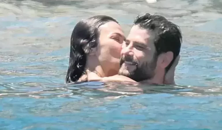 Aşk Dolu Pozlar: Sinem Ünsal ve Berk Cankat’ın Tatil Keyfi