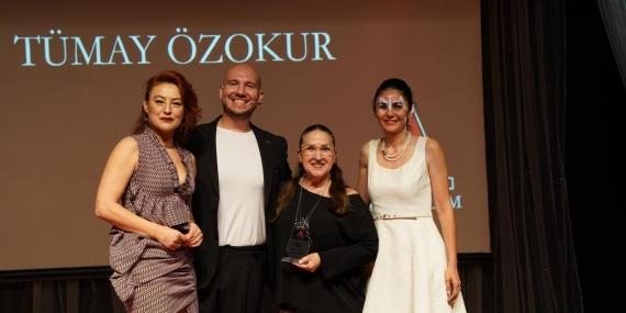 Tümay Özokur’a Sanata Katkı Ödülü: Genç Yeteneklerin Yolunu Aydınlattı