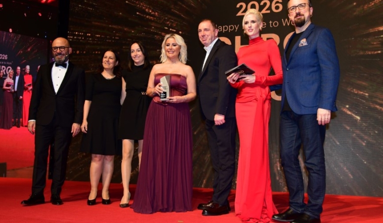 WİLMA ELLES’TEN 100 ÖDÜL!