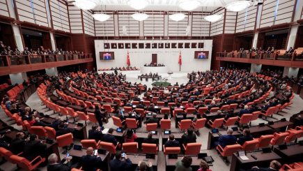 Yeni-haftada-Meclisin-gundeminde-neler-var-TBMMde-yogun-mesai-435x245