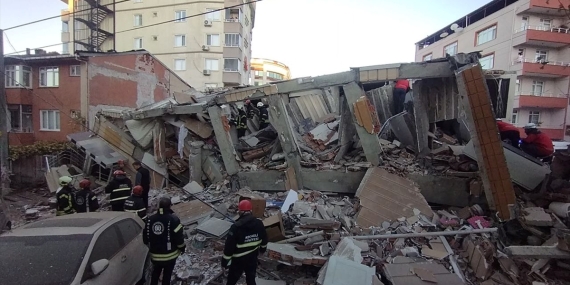 Kocaeli Gebze’deki enkazdan baba ve annenin cansız bedenleri çıkarıldı