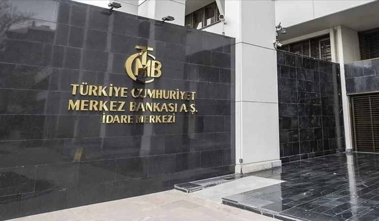 GÖZLER MERKEZ BANKASI’NDA: FAİZ KARARI BUGÜN AÇIKLANACAK, PİYASALAR İNDİRİM BEKLİYOR