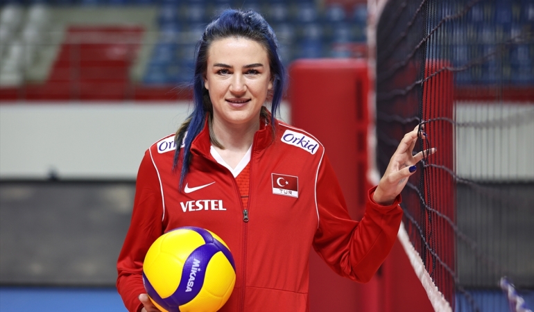 Filenin Sultanları’ndan Survivor’a: Milli Voleybolcu Meryem Boz Adada!