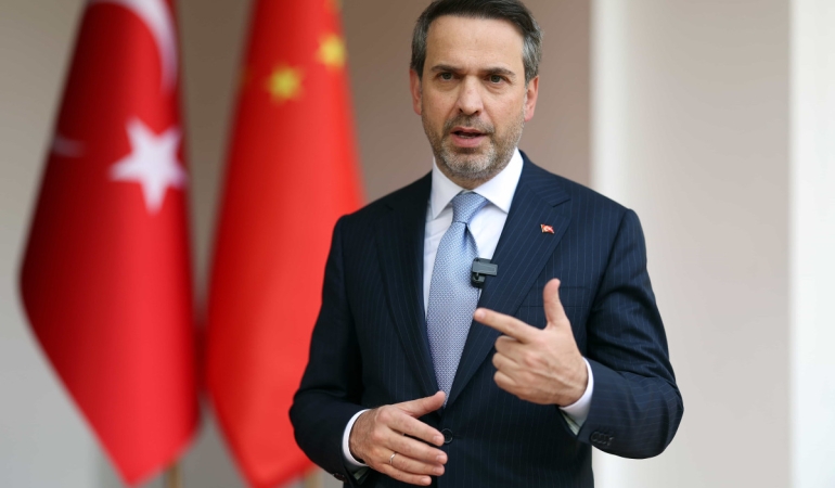 Alparslan Bayraktar: Elektriğe ve Doğalgaza Zam Düşünmüyoruz