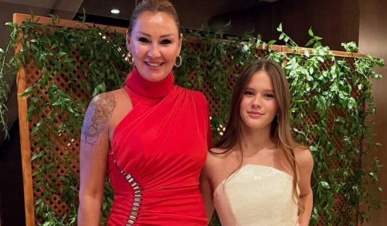 Pınar Altuğ’un kızı Su, ilk defa podyuma çıktı: Beğeni topladı