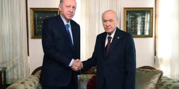 Erdoğan’ın Eski Yol Arkadaşından Flaş İddia: “Bahçeli Her An Erken Seçim Çağrısı Yapabilir”