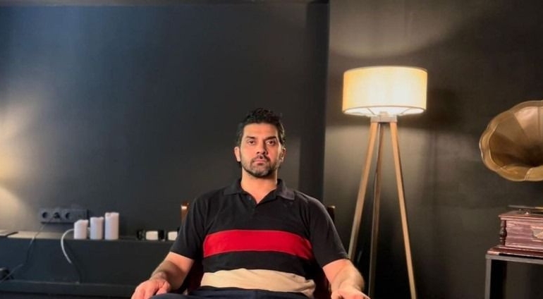 Popstar Bayhan’ın Siyah Tonlardaki Ev Dekorasyonu Gündem Oldu