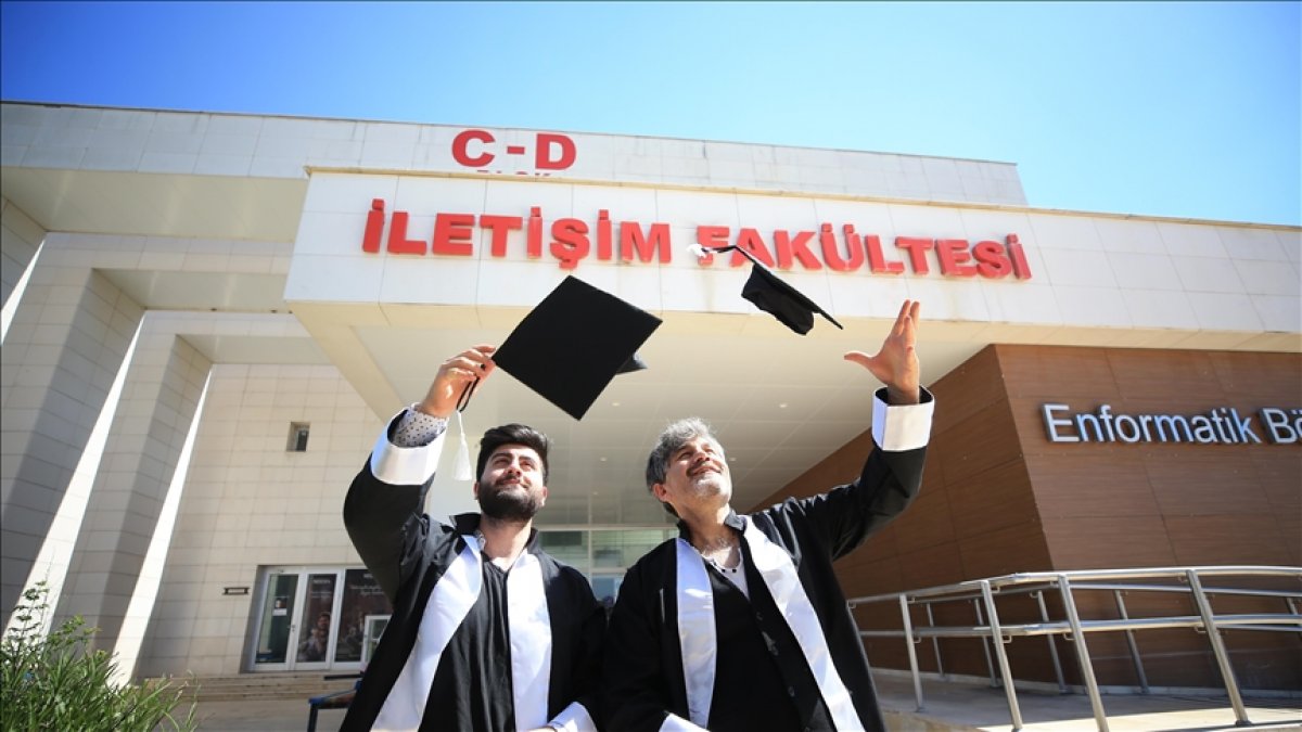 Antalya’da baba ile oğlu, aynı fakülteden birlikte mezun oldu