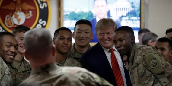 FOTOĞRAF KRİZİ: KOMUTAN GÖREVDEN ALINDI