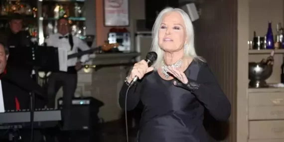 GÖNÜL YAZAR SEVENLERİNİ ÜZDÜ: SAĞLIĞIYLA MÜCADELE EDİYOR