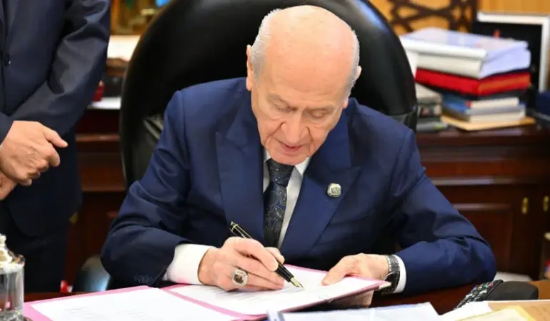 Çerçeve Yasa Teklifinde Tarihi Adım! Bahçeli İmzasını Attı