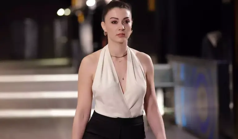 “Doğalım” diyen Burcu Özberk’e estetik iddiaları