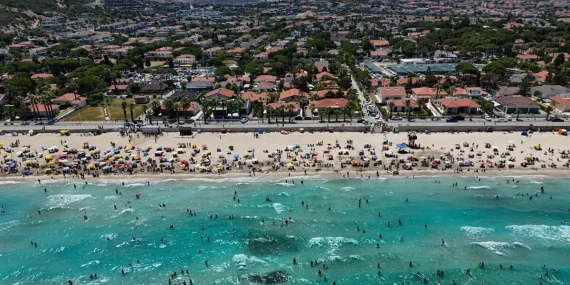 İZMİR ÇEŞME’DE BAYRAM YOĞUNLUĞU BAŞLADI