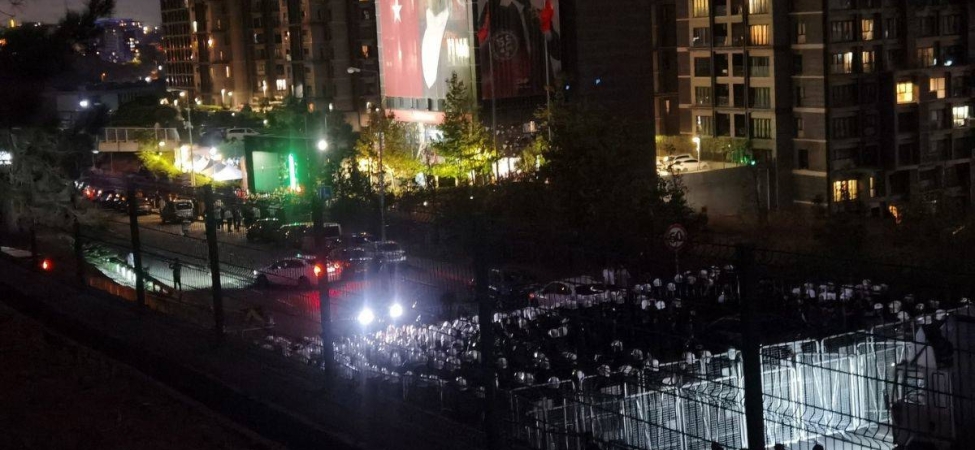 chp-istanbul-il-baskanligi-polis-ablukasinda-1-kisi-gozaltinda