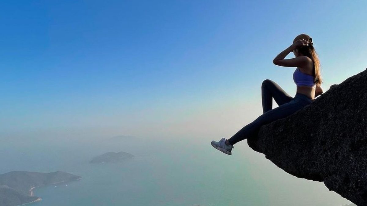 Çin’de selfie çekilen fenomen, kayalıklardan düştü
