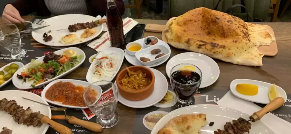 cumhurbaskani-erdogan-a-milli-erkek-basketbol-takimini-tebrik-etti-thhf