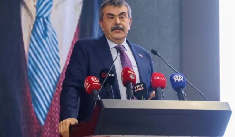 Bakan Tekin’den ‘Karnelerden Atatürk Kaldırıldı’ İddialarına Yanıt