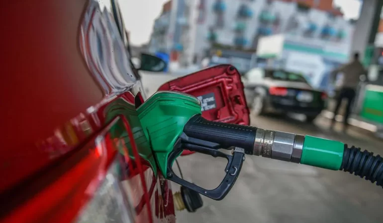 Benzin ve Motorinde Çifte İndirim: Araç Sahipleri Sevindi