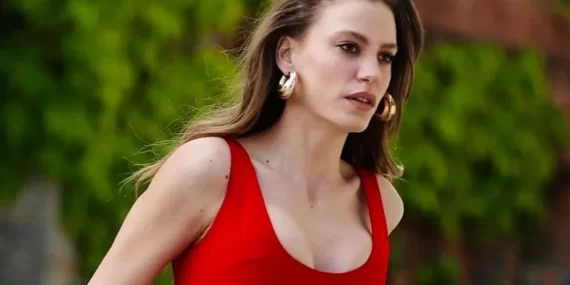 Serenay Sarıkaya’dan Geçmişe Samimi Bakış: “O Zamanlar Özgüvensizmişim”