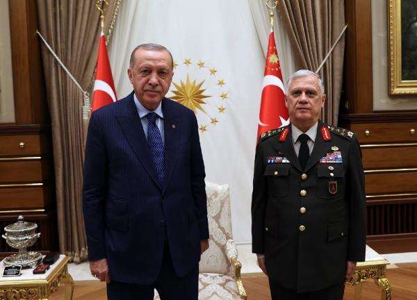 cumhurbaskani-erdogan-emekliye-ayrilan-orgeneral-dundari-kabul-etti-nIJlBiyb.jpg