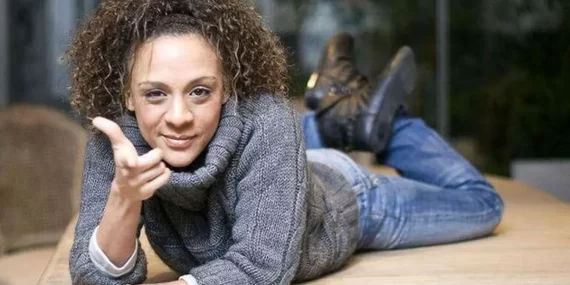 DEFNE JOY FOSTER YAPAY ZEKAYLA YENİDEN HAYAT BULUYOR!