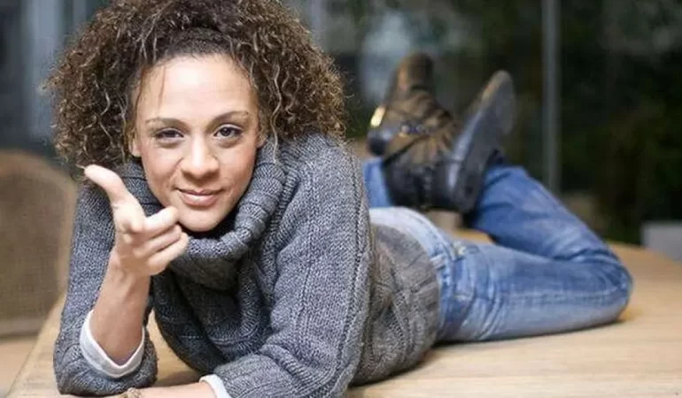 DEFNE JOY FOSTER YAPAY ZEKAYLA YENİDEN HAYAT BULUYOR!