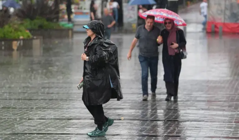 İstanbul’da Hava Alarmı! AKOM’dan Gök Gürültülü Sağanak Uyarısı