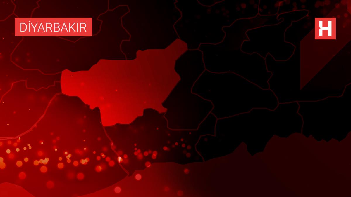 Diyarbakır’da mobil aşı ekipleri, akşamları site site dolaşarak apartman sakinlerini aşılıyor