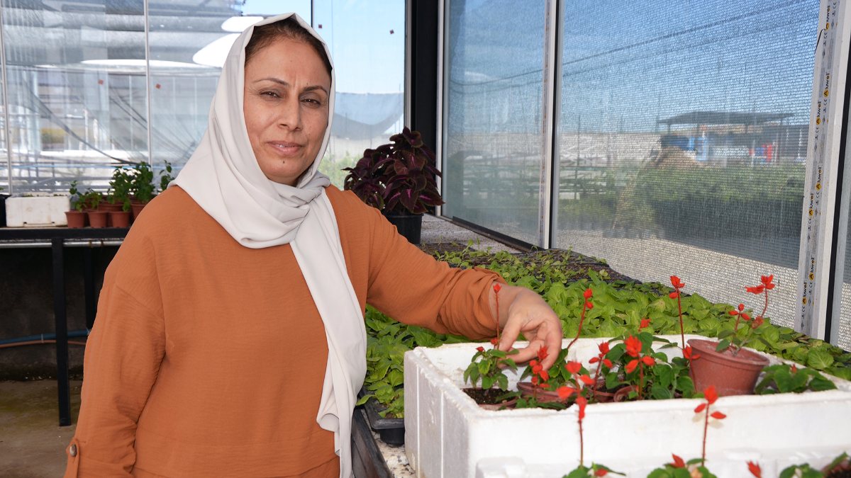 Diyarbakırlı kadın, Güneydoğu’nun ilk çiçek serasını kurdu